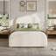 Structure de lit simple avec tête de lit tapissier recouverte de lin, pieds en bois massif et tissu beige pour un confort élégant