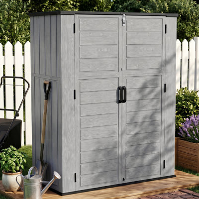Remise de rangement extérieure l 55,91 po x H 69,49 po, armoire de rangement imperméable en résine, grande boîte de terrasse avec couvercle à ouverture en douceur, résistant aux rayons UV et au vent pour l'ensemble de tablettes de jardin, 61 pieds cubes, gris