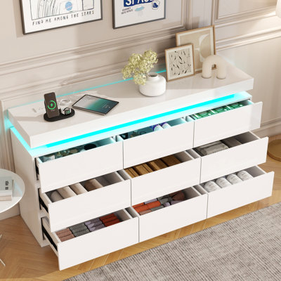 Commode moderne à 9 tiroirs avec éclairage DEL et station de charge intégrée - blanc / noir (rangement très profond)