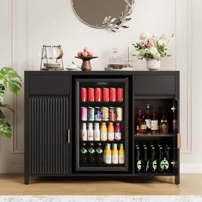 Armoire-bar 53 po à cannelures noires avec mini-réfrigérateur et station de charge, buffet à vin pour la cuisine