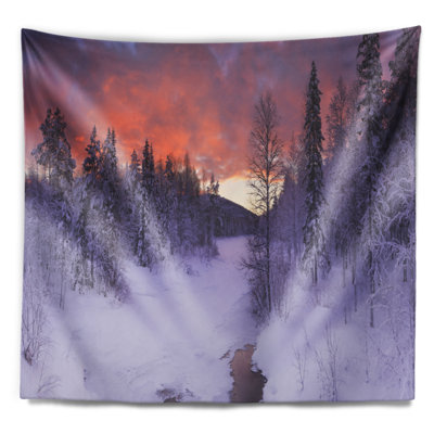 Paysage de Laponie finlandaise en tapisserie hivernale