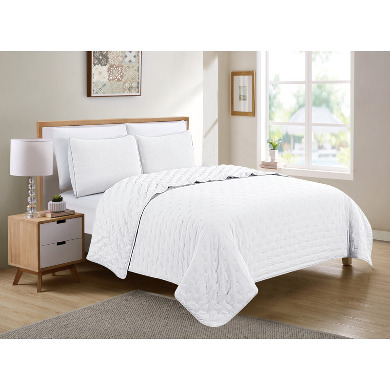 Embarcadero Polyester Quilt, Gray, Twin Quilt + 1 Standard Sham