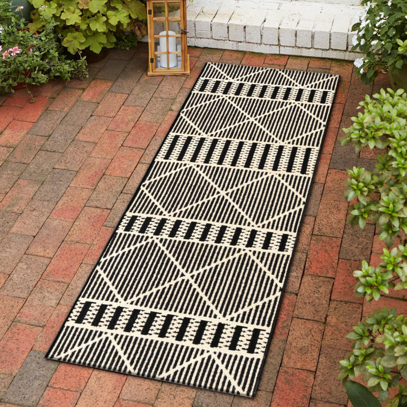 Black Dalyan Indoor/Outdoor Trellis Rug, Runner 2'7" x 5'3"