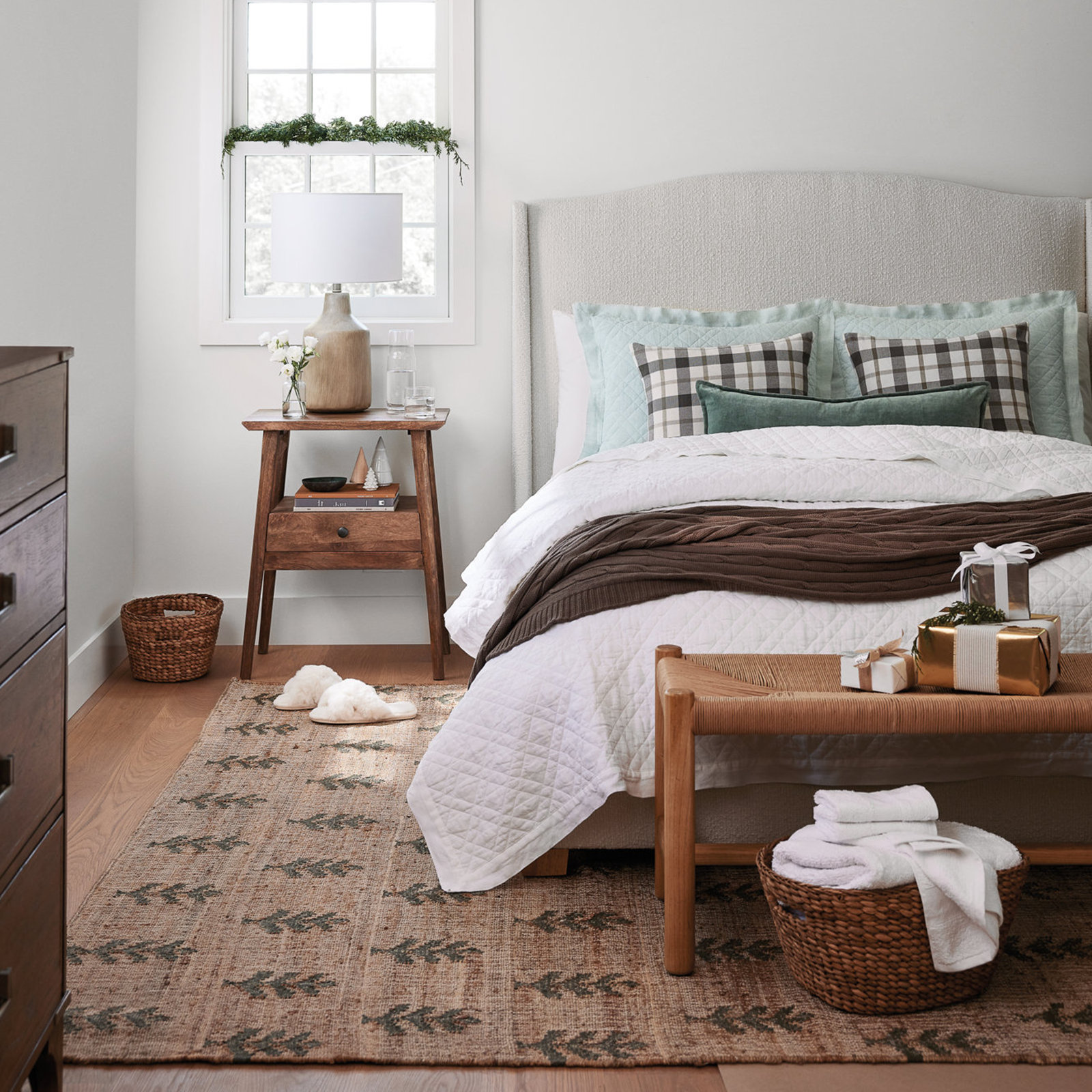 Allis Wingback Platform Bed, King, Classic Snow Boucle