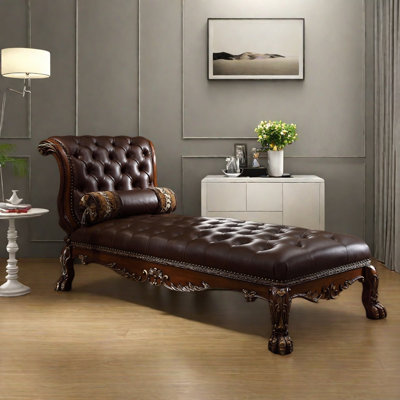 Chaise en bois de bouleau sculpté