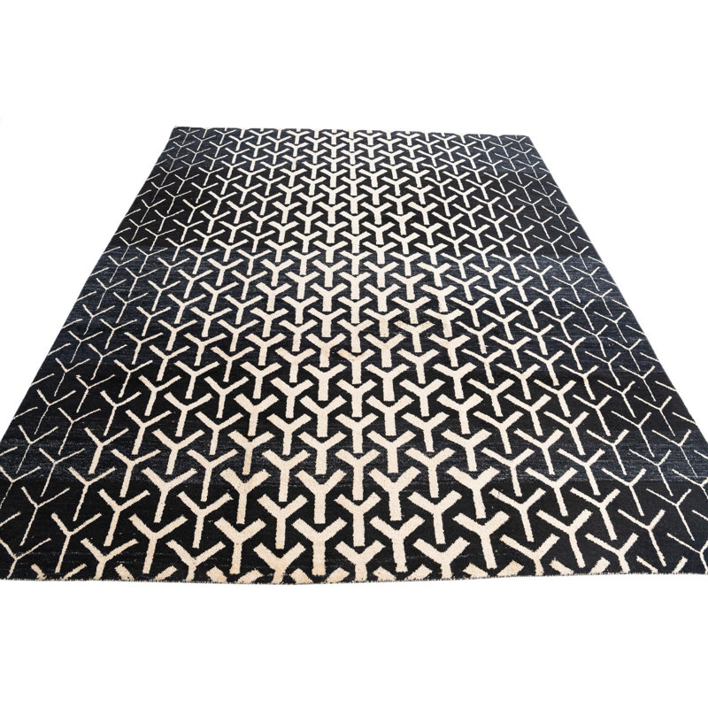 Tapis noir Kalmanovitz