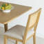 Ensemble de salle à manger extensible en chêne de style côtier avec 6 chaises à dossier en rotin