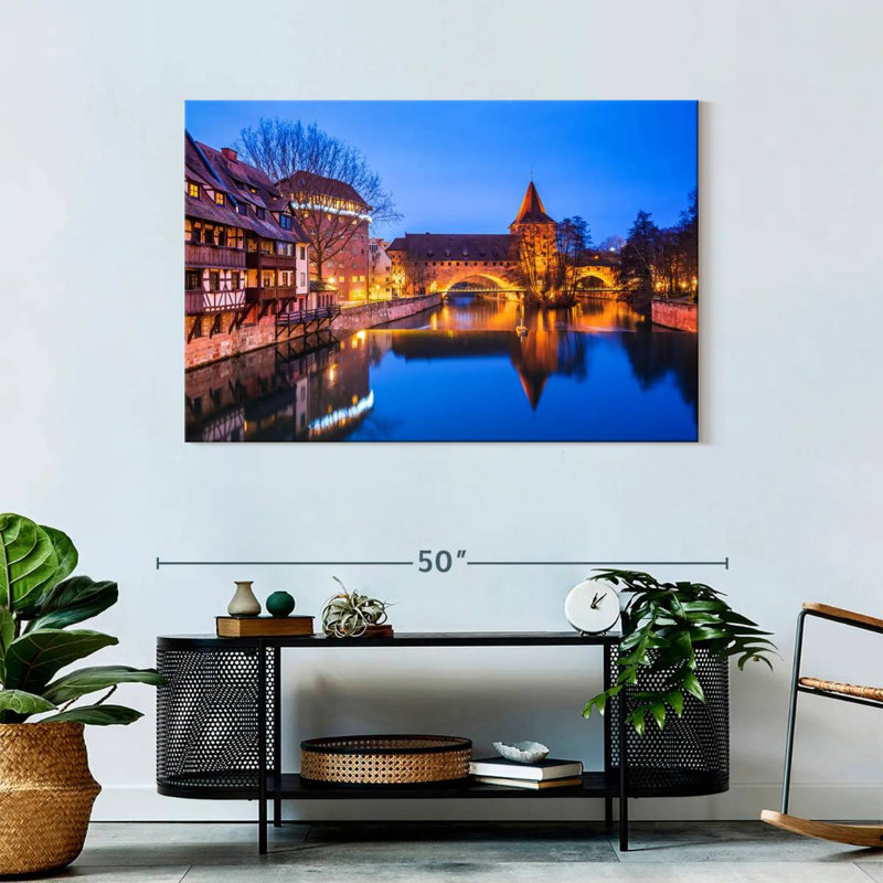 Harpa Nuremberg Glow, 30" H x 45" W