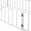 Structure de lit simple en métal avec clôture et porte, parfaite pour la sécurité des enfants et le jeu créatif