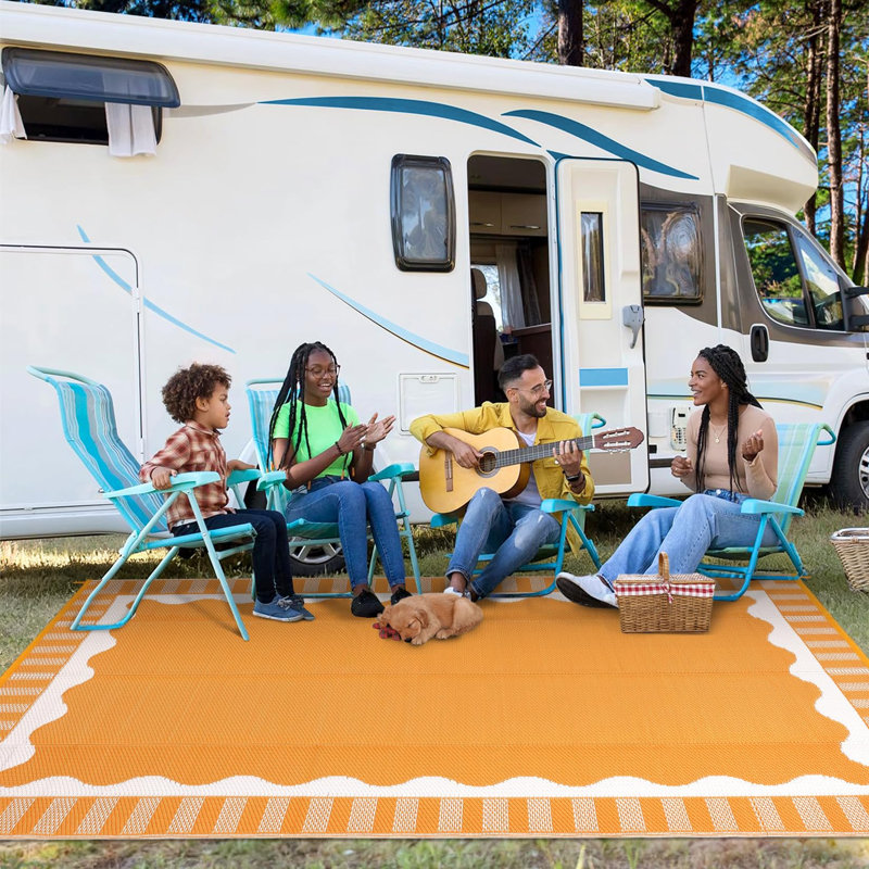 Tapis d'extérieur réversible 8 x 10 pi - Tapis de paille en plastique avec bordure et festons imperméable avec sac et piquets pour patio, véhicule récréatif et pique-nique