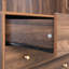 Commode brune, garde-robe ouverte avec rangement
