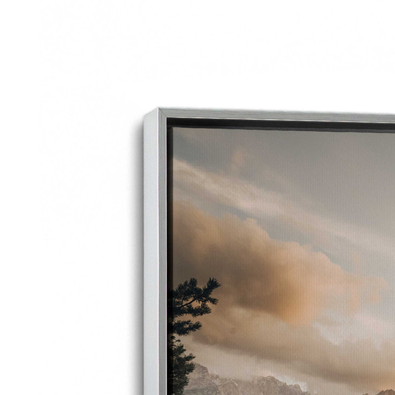 Impression sur toile roulée Twilight Alpine View, Cadre flottant en chrome poli, H 24,75 po x l 36,75 po x P 1,75 po