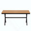 Ensemble contemporain d'extérieur avec chaises en rotin PE et table en bois plastique, convient aux jardins et aux pelouses