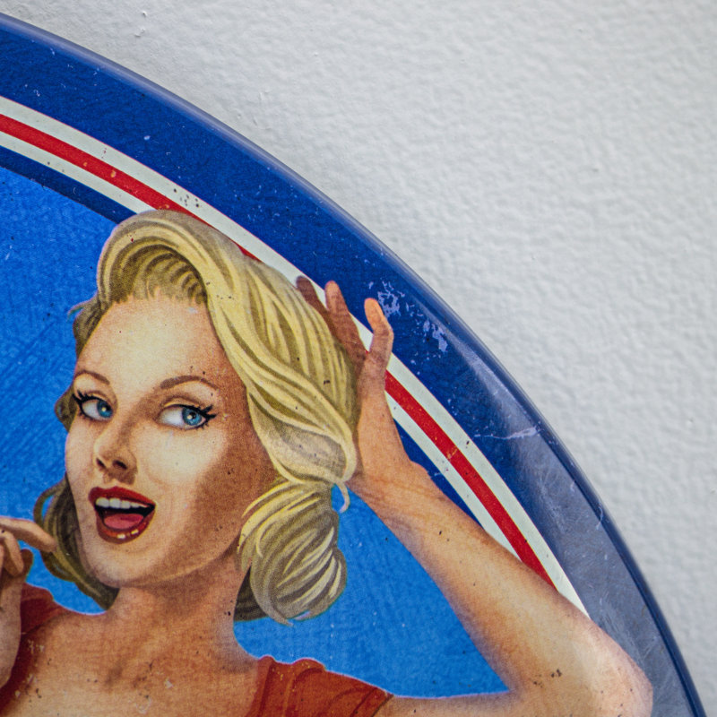 Décoration murale en métal avec des à la forme de dôme