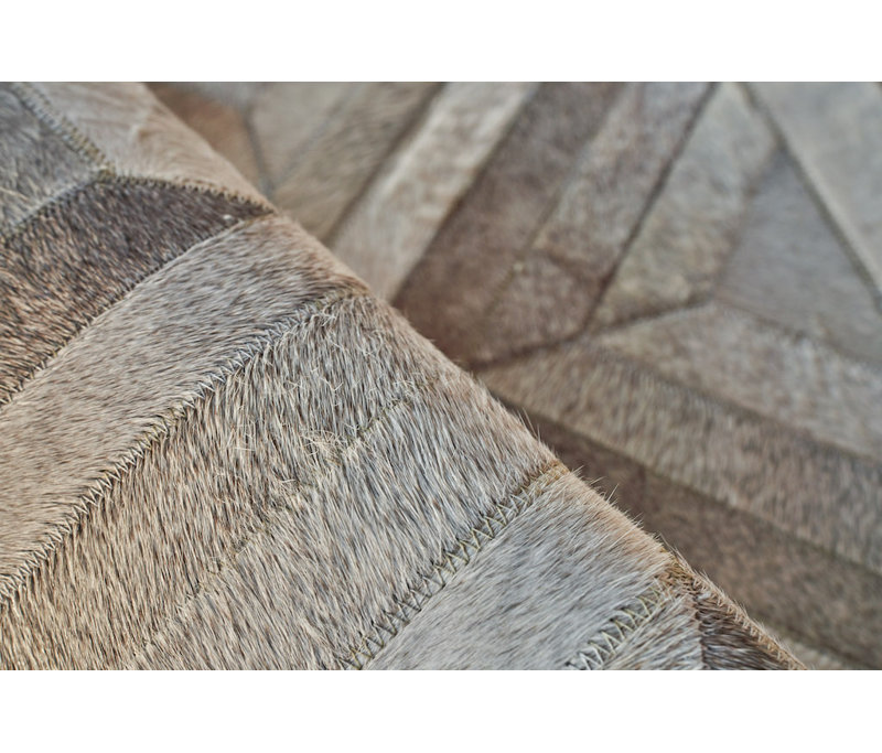 Natural Hide Cowhide Geometric Area Rug in Silver, Rectangle 5' x 8'