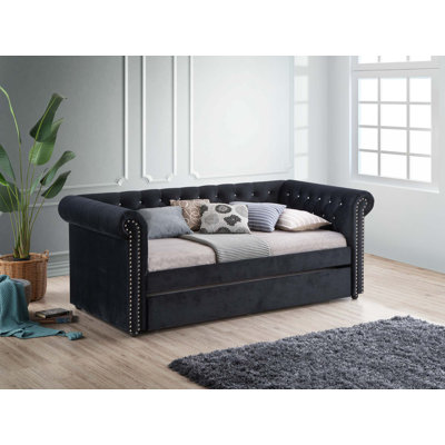 Daybed With Built-In Pull-Out Trundle Bed