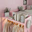 Lit simple superposé simple avec 4 tiroirs de rangement, rail suspendu, bande lumineuse et tablettes intégrées et 2 panneaux perforés, 3 couleurs disponibles, rose-637360395