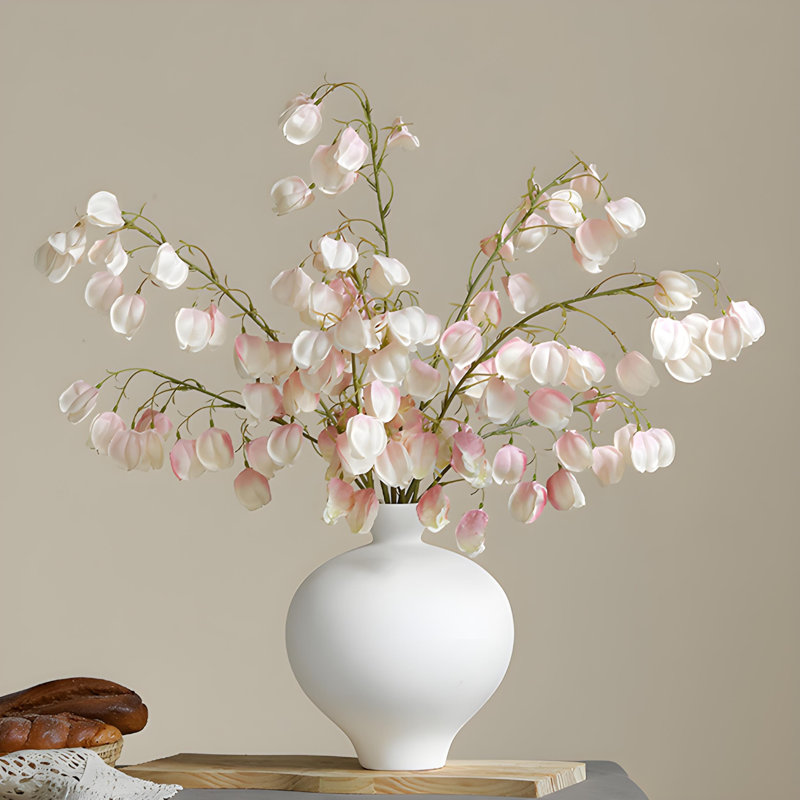 Ornements de fleurs simulées