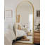 Miroir surdimensionné arqué en métal surdimensionné-570231696-570093163