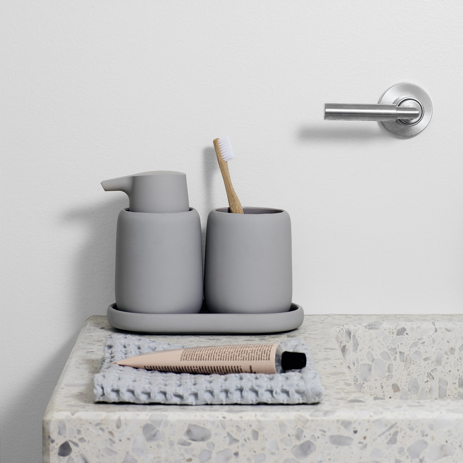 Sono Bathroom Accessory Set, Gray