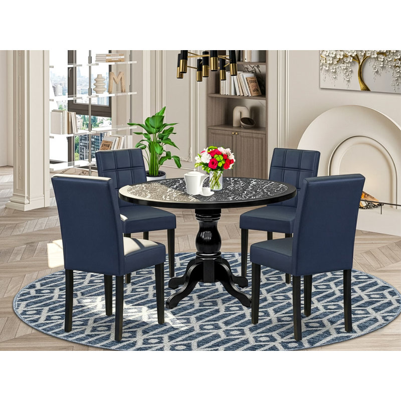 L'ensemble de table de salle à manger 5 pièces comprend une table de salle à manger avec un plateau de table à motif de vagues en ébène et 4 chaises en tissu de polyester bleu marine foncé, noir