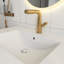 Meuble-lavabo mural noir brillant de 30 po avec lavabo en céramique, portes à fermeture en douceur, longue poignée en métal doré, installation facile-371759211