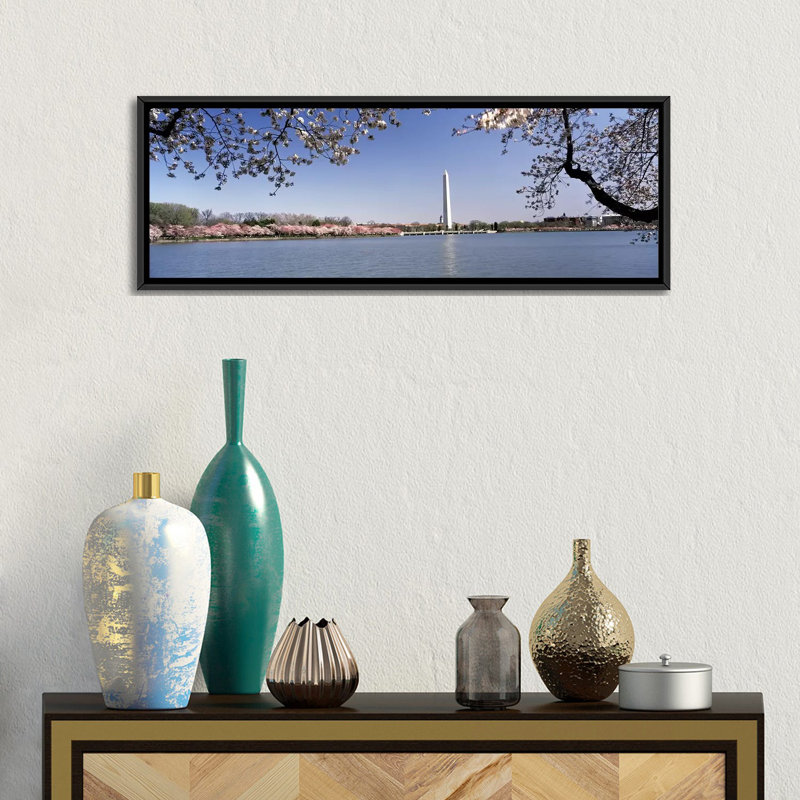 Fleur de cerisier avec Monument en arrière-plan, Monument de Washington, Bassin de marée, Washington, D.C. par Panoramic Images - Impression sur toile tendue sur châssis tendue