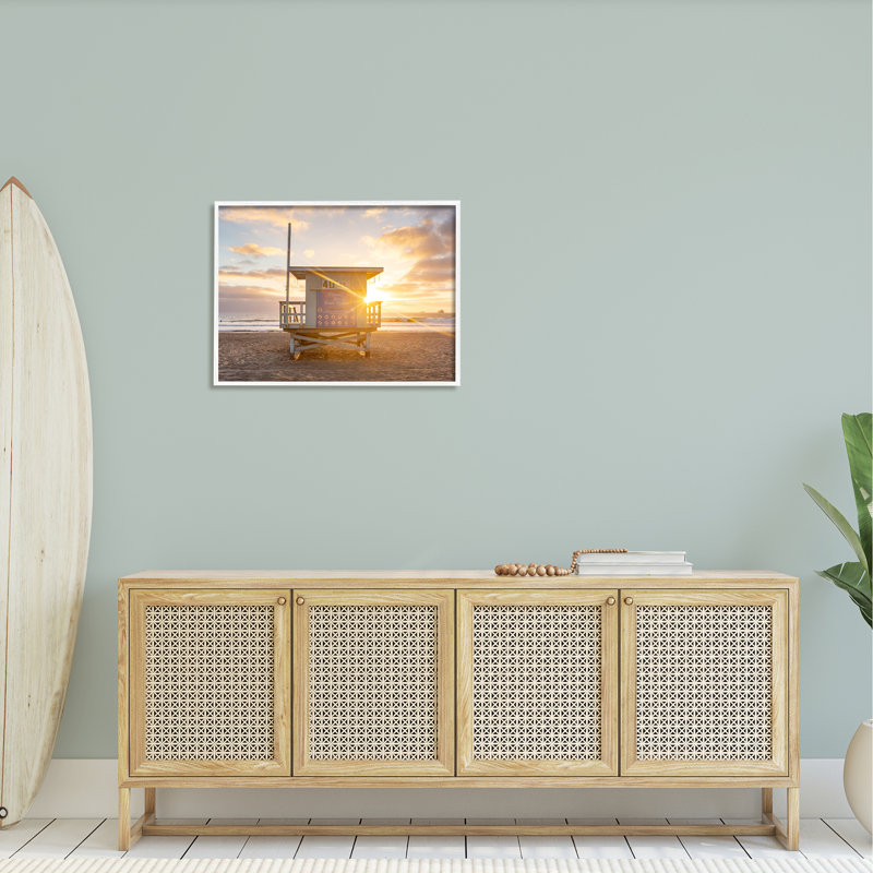 Beach Hut Summer Sunlight, H 24 po x l 30 po x P 1,5 po, Giclée encadrée blanc bord de mer