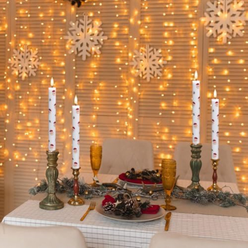 Bougies de Noël coniques avec des impressions du Père Noël, paquet de 4 bougies à DEL avec minuterie, bougies sans flamme scintillantes avec des impressions du Père Noël pour la décoration intérieure (0,78 po x 9,6 po)