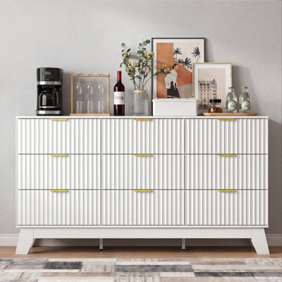 Commode à 9 tiroirs cannelée l 57 po de largeur avec poignées en métal et pieds réglables