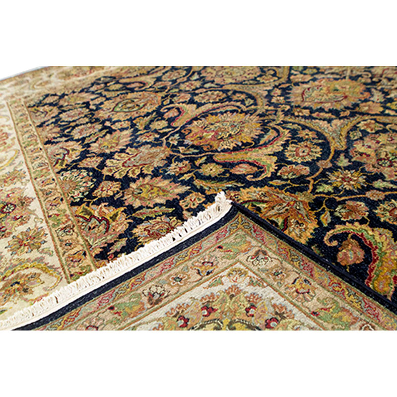 Tapis noir et ivoire de haute qualité noué à la main