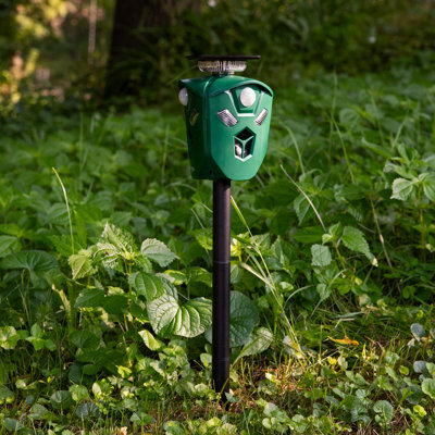 360-Degree Solar Ultrasonic Animal Repeller with Mounting Pole