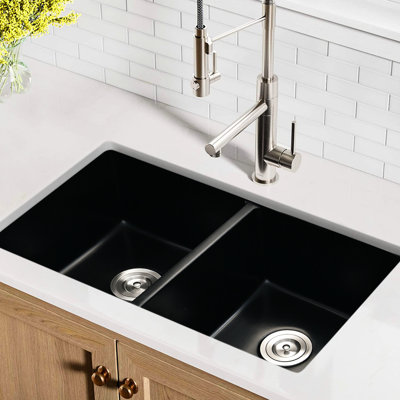 Évier de cuisine encastré à double cuve en quartz noir 32 po x 18 po - Bruit d'insonorisation, chaleur, crépine avec panier antirouille pour un drainage sans effort L X W