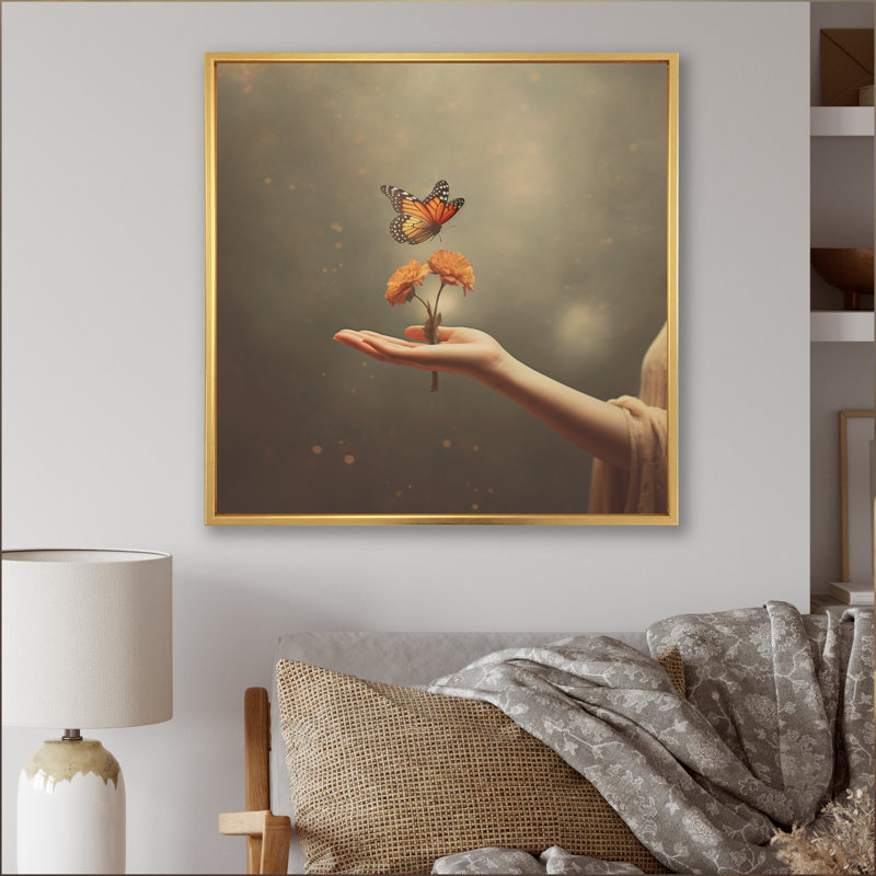 «Blossoming Butterfly Blessing» sur toile, Cadre flottant doré, H 24 po x l 24 po x P 1 po