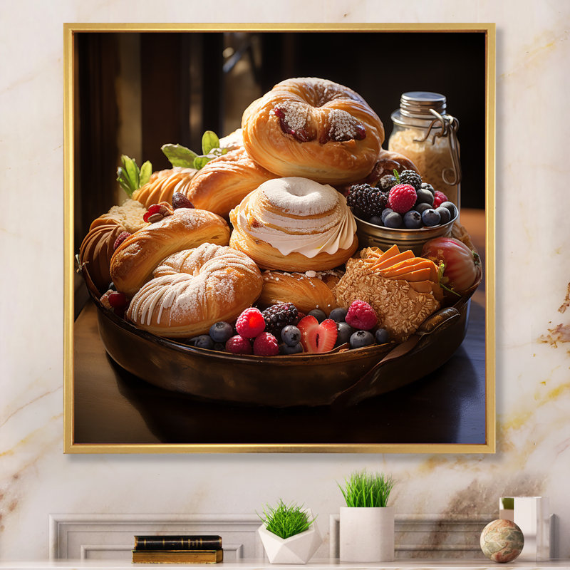 Sweet Pastries I sur toile, Cadre flottant doré, H 24 po x l 24 po x P 1 po