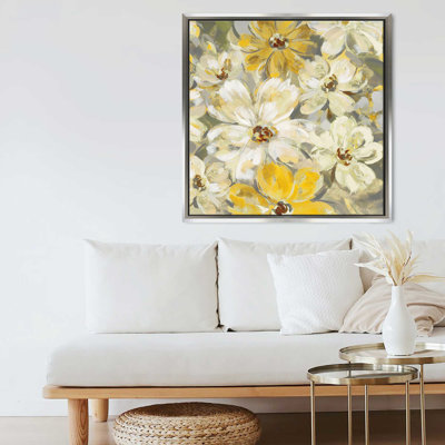 "Scattered Spring Petals Yellow Grey Crop" par Silvia Vassileva, reproduction sur toile dans un cadre flottant