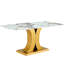 Kristanne A Modern Minimalist Table. Plateau de table imitation verre marbré. Pieds de table en panneau de fibres à densité moyenne dorés pour la cuisine et le salon