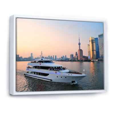 " Yacht In Shanghai Bay "