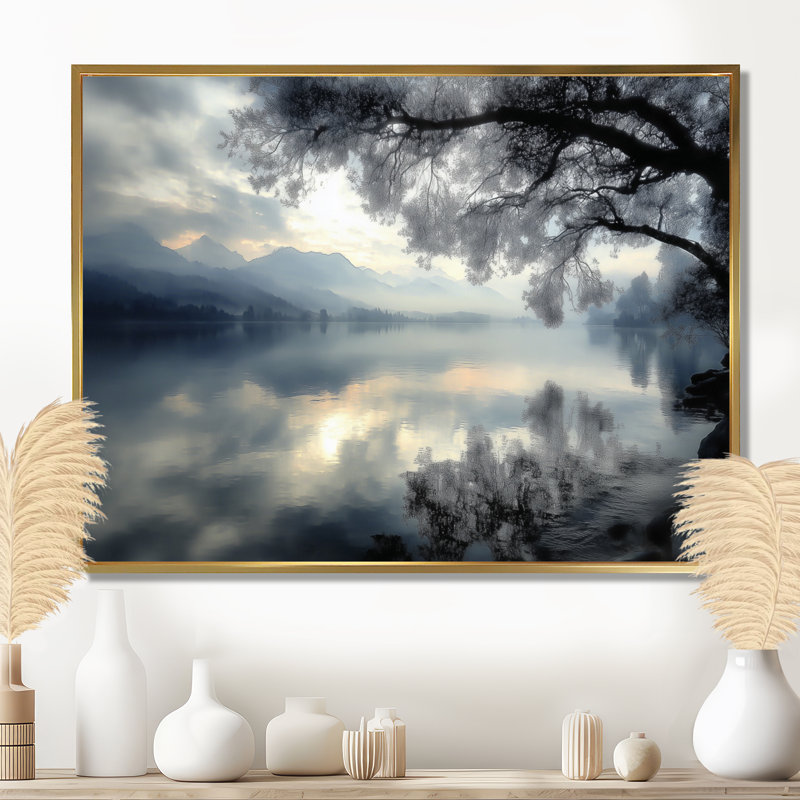 «Serene Lake At Dawn With First Light», impression encadrée sur toile, paysage bleu, H 12 po x l 20 po, Cadre flottant, Doré