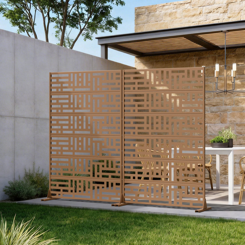 Panneau de clôture en métal pour l'extérieur, 72" H x 94" W x 16" D, Brun