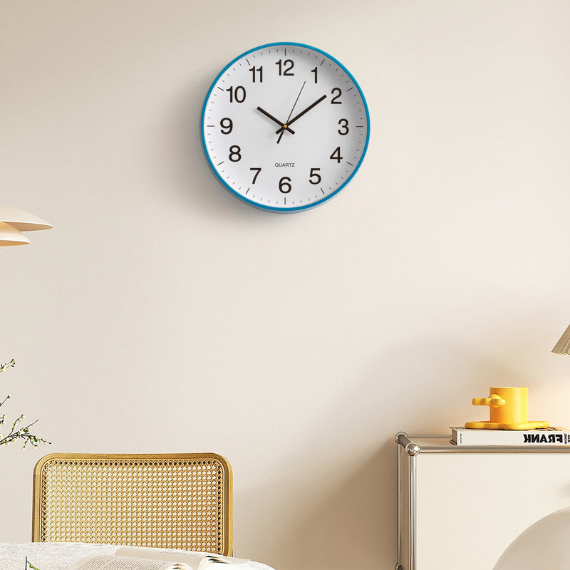 Horloge analogique 12 po Ebern Designs, Bleu