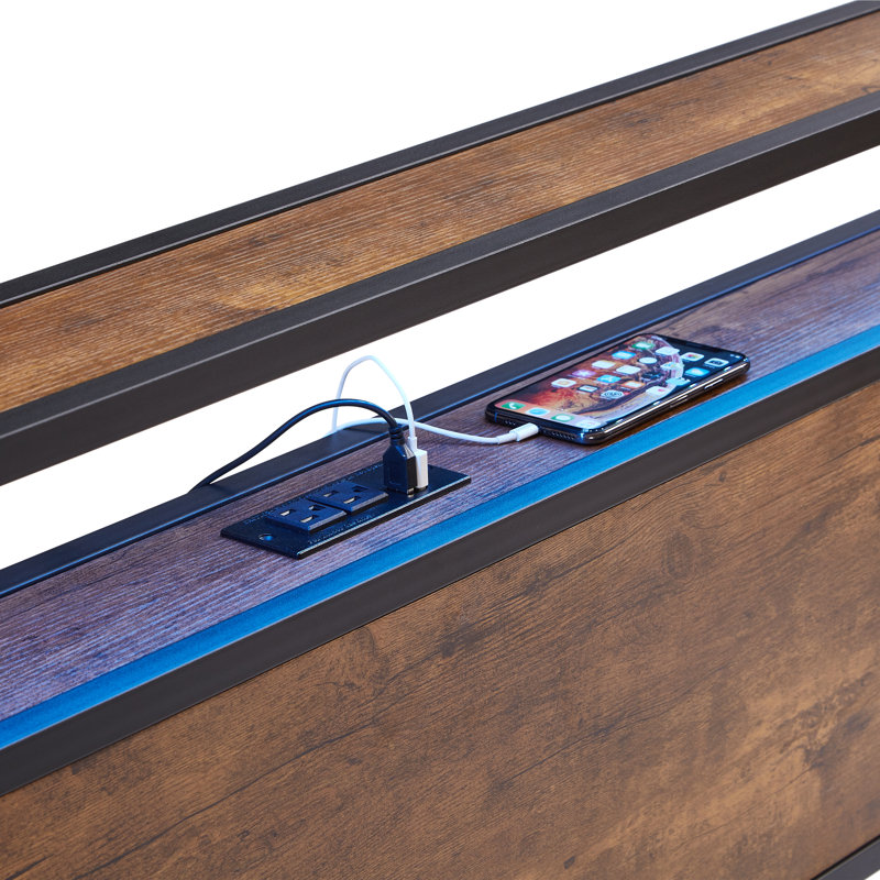 Structure de lit plateforme en métal avec tête et pied de lit en bois avec port USB, lumières DEL, Grand lit