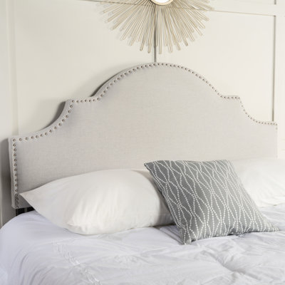 Tête de lit arquée gracieuse pour grand lit et lit double - Accents de clous cloutés, pieds réglables, doux, silhouette élégante, silhouette, garniture, tissu invitant, ton gris