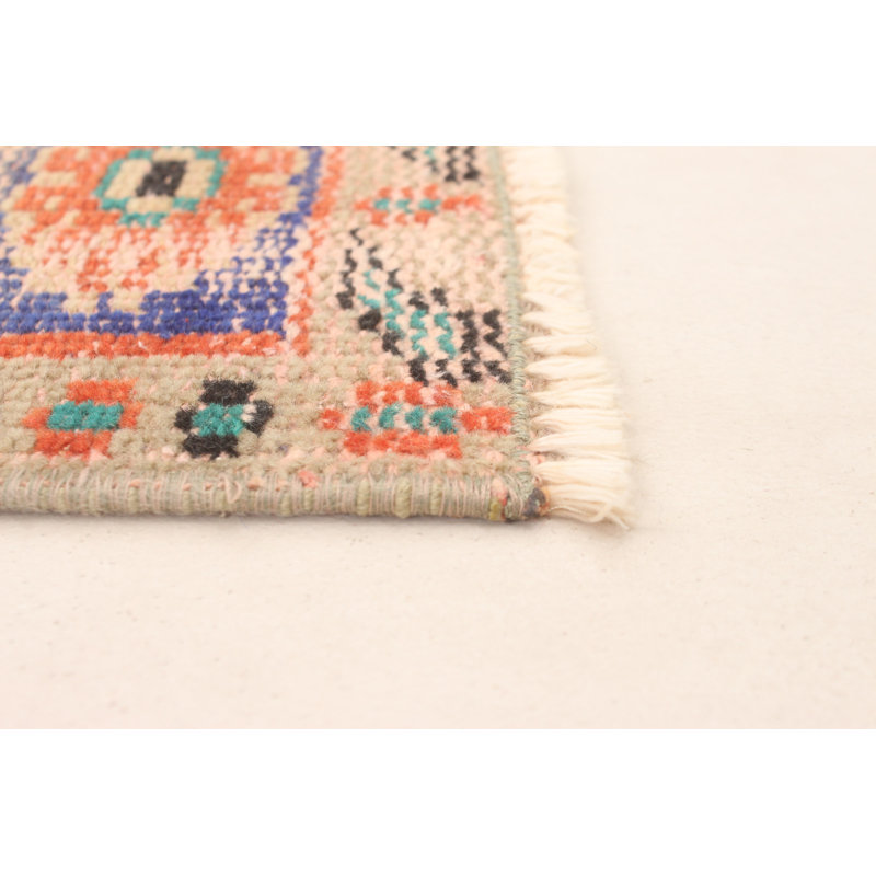 Tapis rouge Crocifissa 5 pi 10 po x 9 pi 2 po Crocifissa