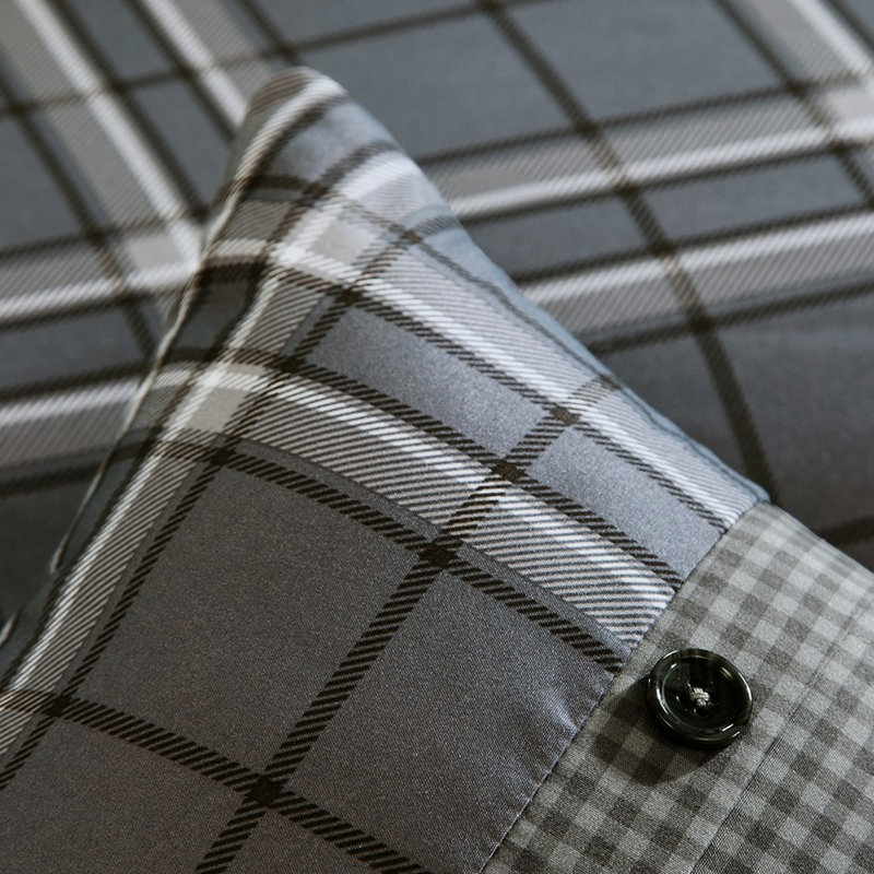 Twin/Twin Xl Comforter In Plaid With Button Decor And Fabric Modern Accents