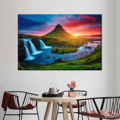 " Kirkjufell In Iceland Canvas Print "