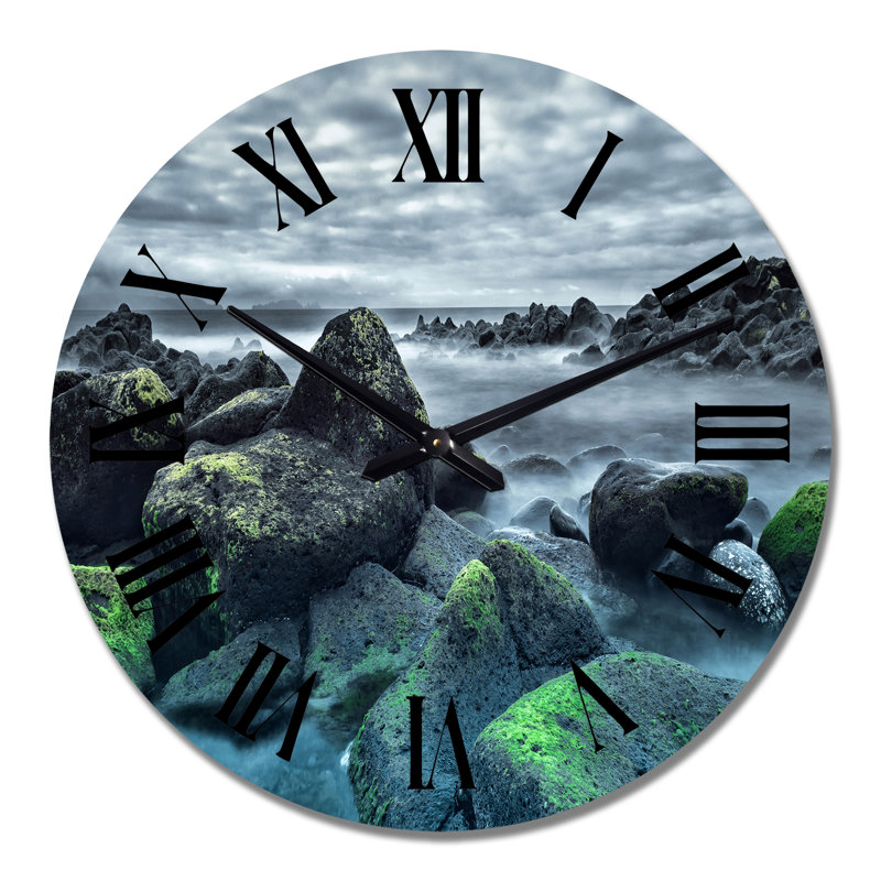 Vagues de mer impactant un rocher sur la plage - horloge murale nautique et côtière, Grand