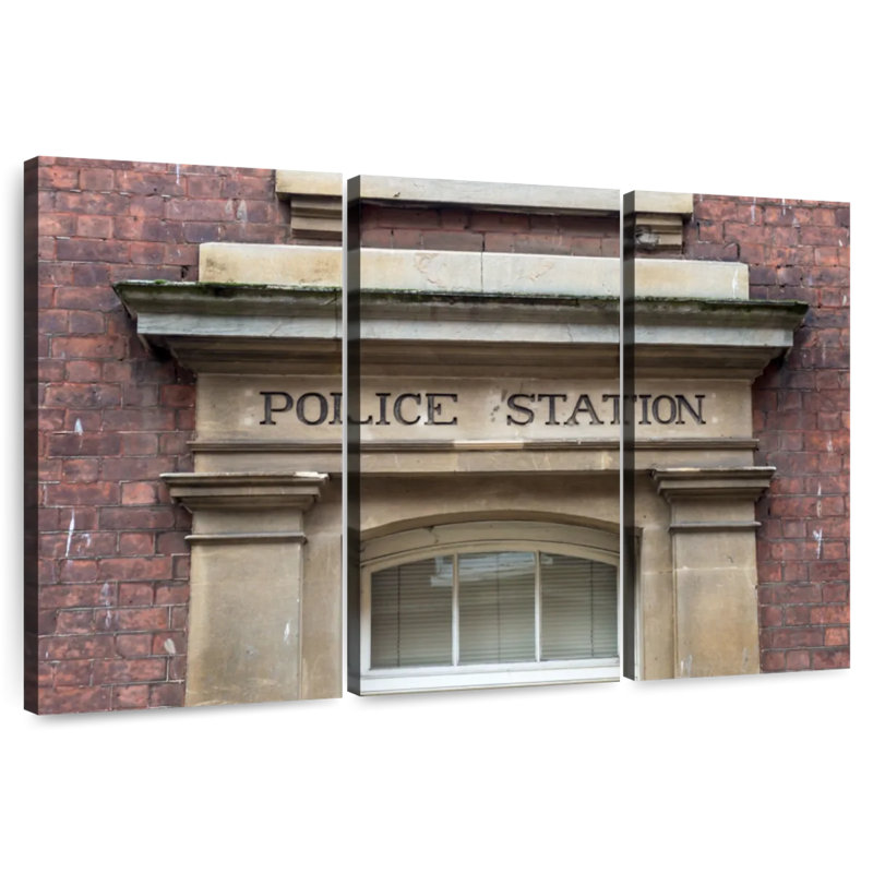 Poste de police Lilie, H 48 po x l 74 po