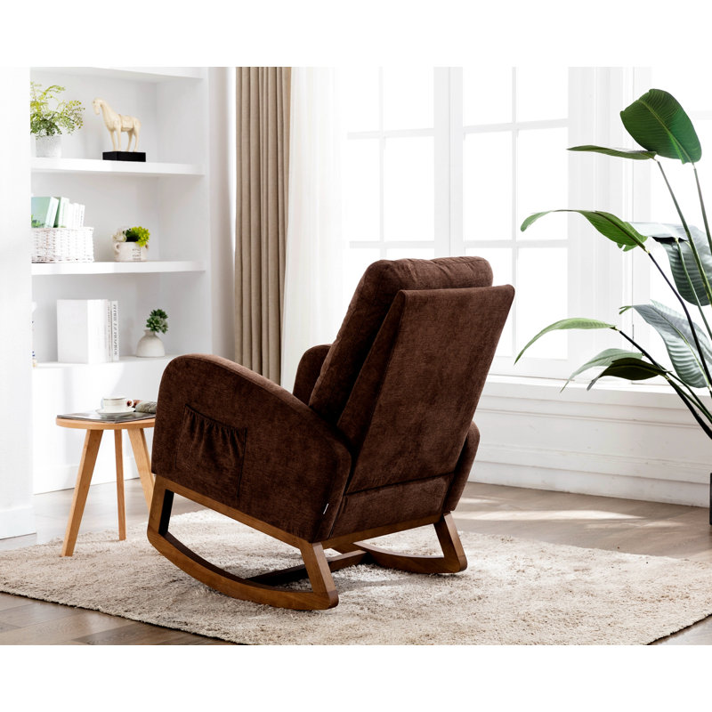 Chaise berçante Abhimanyu, Café