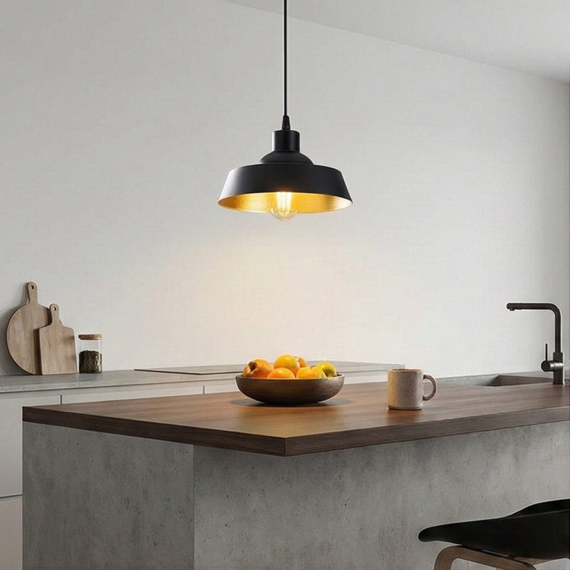 Luminaire suspendu simple en métal